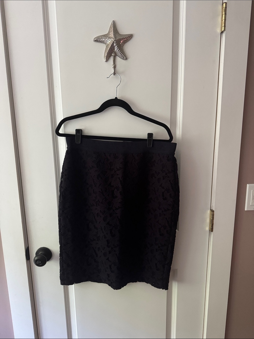 Ann Taylor Black Floral Lace Pencil Skirt
